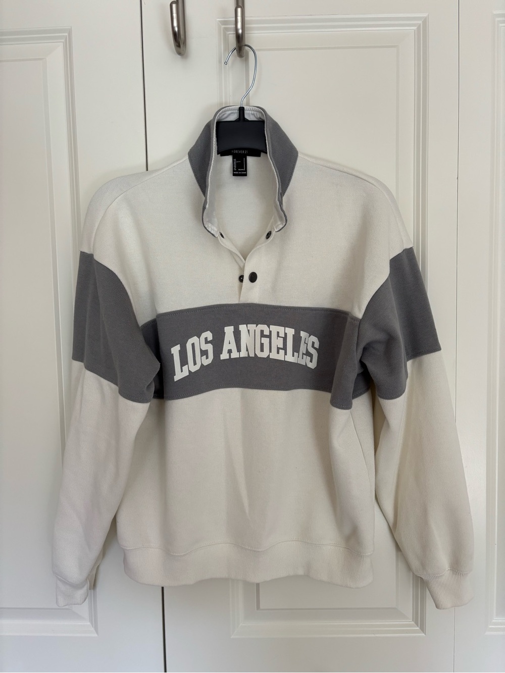 Women’s Los Angeles Forever 21 cream snap graphic pullover sweatshirt sz small